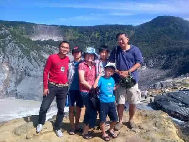 Bandung tour and car rental customers enjoying a group trip with MPV Holiday