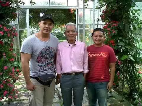 Bandung tour and car rental customers enjoying a group trip with MPV Holiday