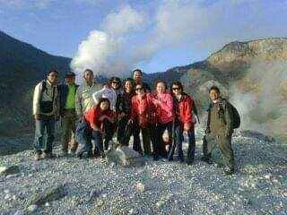 Bandung tour group hiking at Tangkuban Perahu with MPV Holiday driver